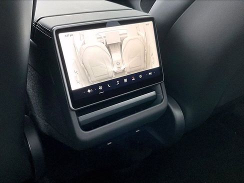 Used 2026 Tesla Model Y AWD image 30