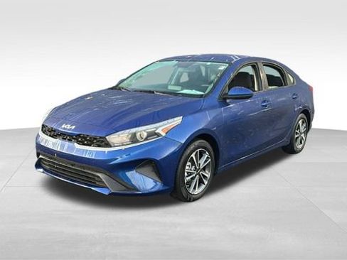 Used 2024 Kia Forte LXS image 2