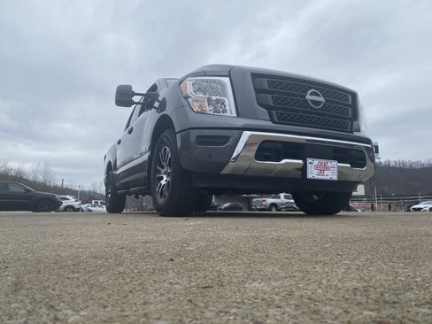 Used 2024 Nissan Titan SV w/ SV Convenience Package image 38