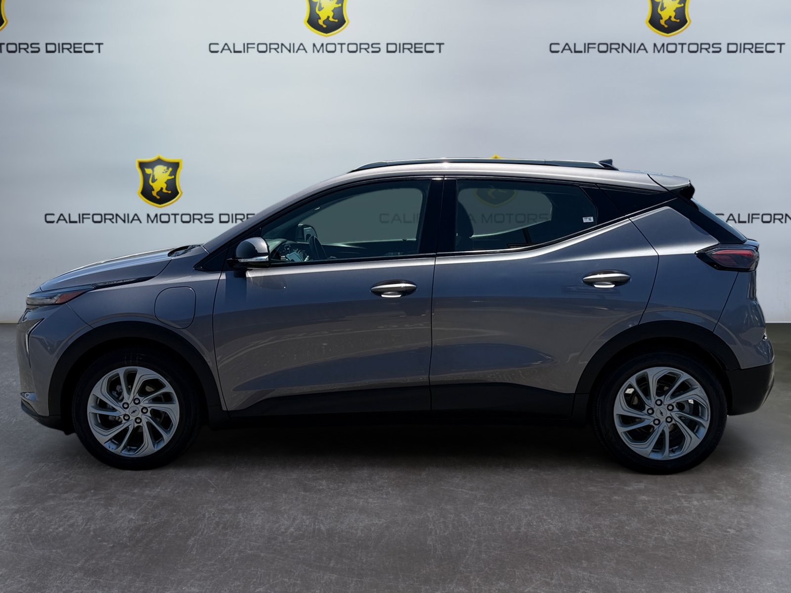 Used 2023 Chevrolet Bolt EUV LT w/ Comfort Package FWD image 2