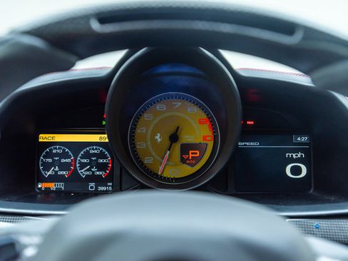 Used 2011 Ferrari 458 Italia Coupe RWD image 48