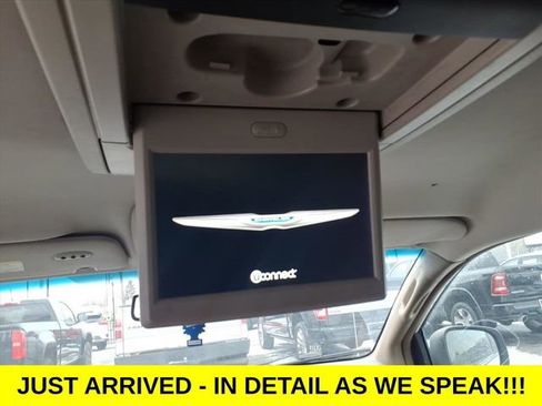 Used 2014 Chrysler Town & Country Touring-L w/ Driver Convenience Group image 13