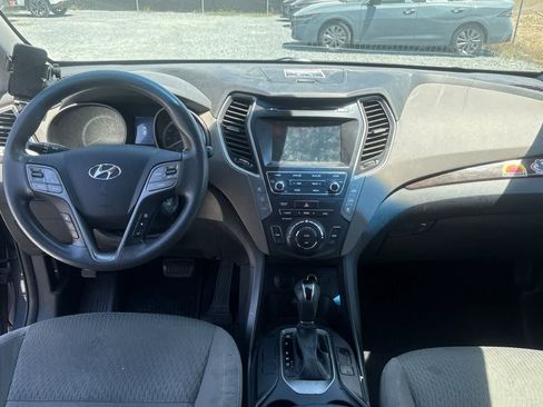 Used 2017 Hyundai Santa Fe SE w/ Cargo Package FWD image 4