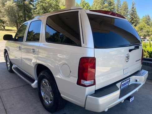 Used 2003 Cadillac Escalade 2WD image 3