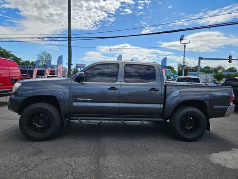 Used 2013 Toyota Tacoma 4x4 Double Cab w/ TRD Off-Road Pkg image 2