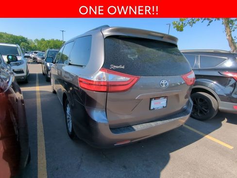 Used 2015 Toyota Sienna XLE FWD image 3