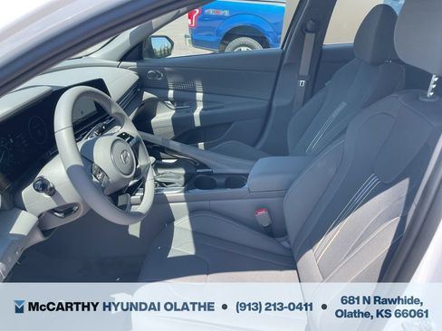 Used 2025 Hyundai Elantra SEL FWD image 4