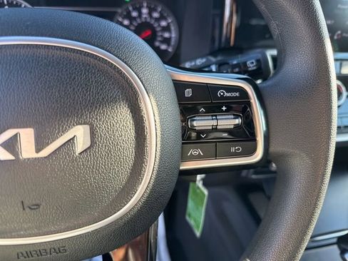 Used 2023 Kia Sorento LX image 26