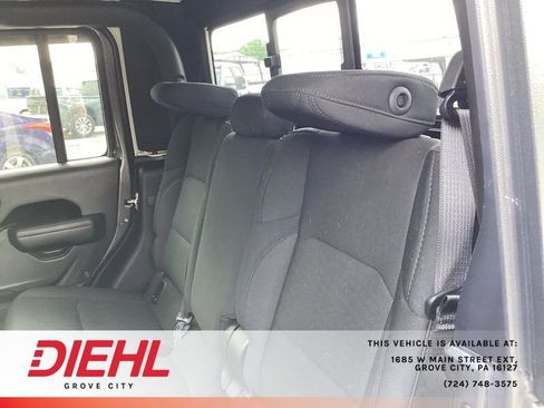Used 2023 Jeep Gladiator Sport AWD/4WD image 13