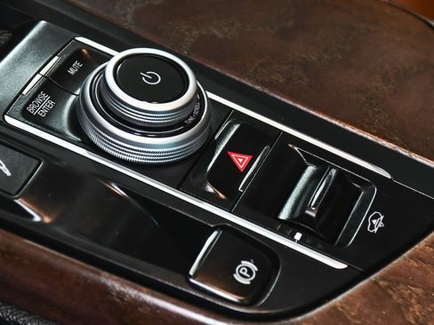 Used 2021 Maserati Levante image 39