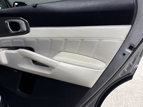 Used 2023 Kia Sorento SX Prestige image 28