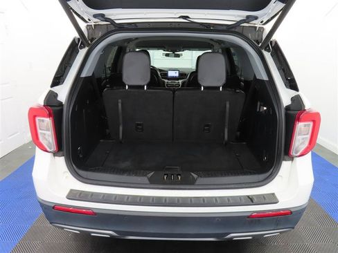 Used 2022 Ford Explorer XLT w/ Equipment Group 202A AWD/4WD image 13