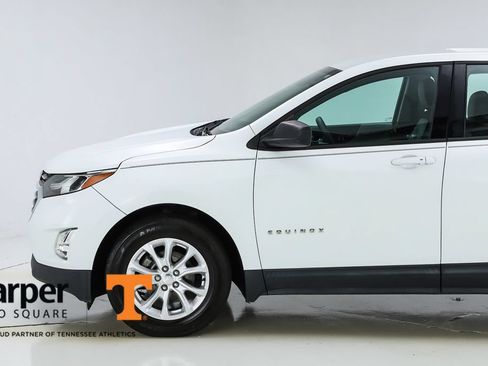 Used 2018 Chevrolet Equinox LS FWD image 3