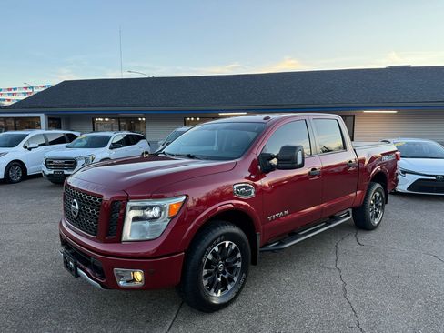 Used 2017 Nissan Titan PRO-4X image 3