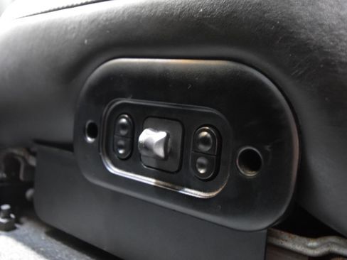 Used 2004 Ford Mustang Mach 1 RWD image 15