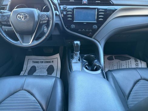 Used 2020 Toyota Camry SE image 11