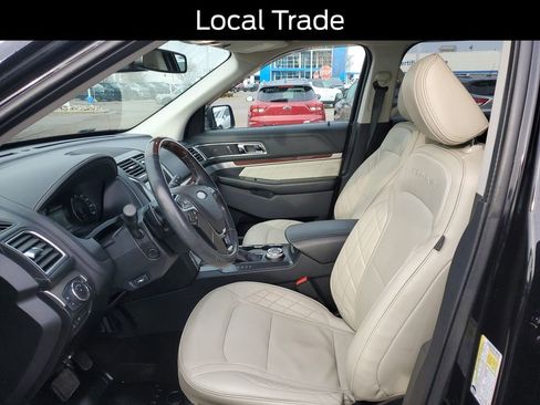 Used 2019 Ford Explorer Platinum image 6