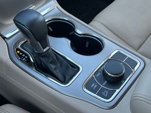 Used 2021 Jeep Grand Cherokee Limited w/ Luxury Group II image 29