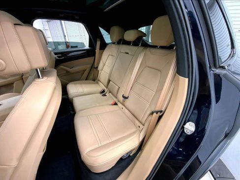 Used 2023 Porsche Cayenne Platinum Edition image 23