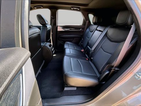 Used 2023 Cadillac XT5 Premium Luxury FWD image 39