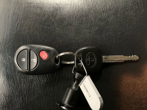 Used 2012 Toyota Tacoma 4x4 Double Cab image 25