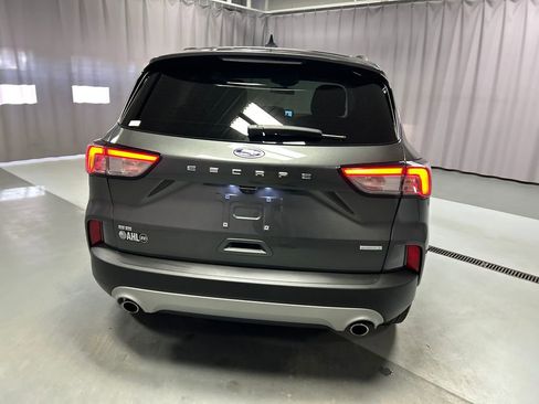 Used 2020 Ford Escape SE image 6