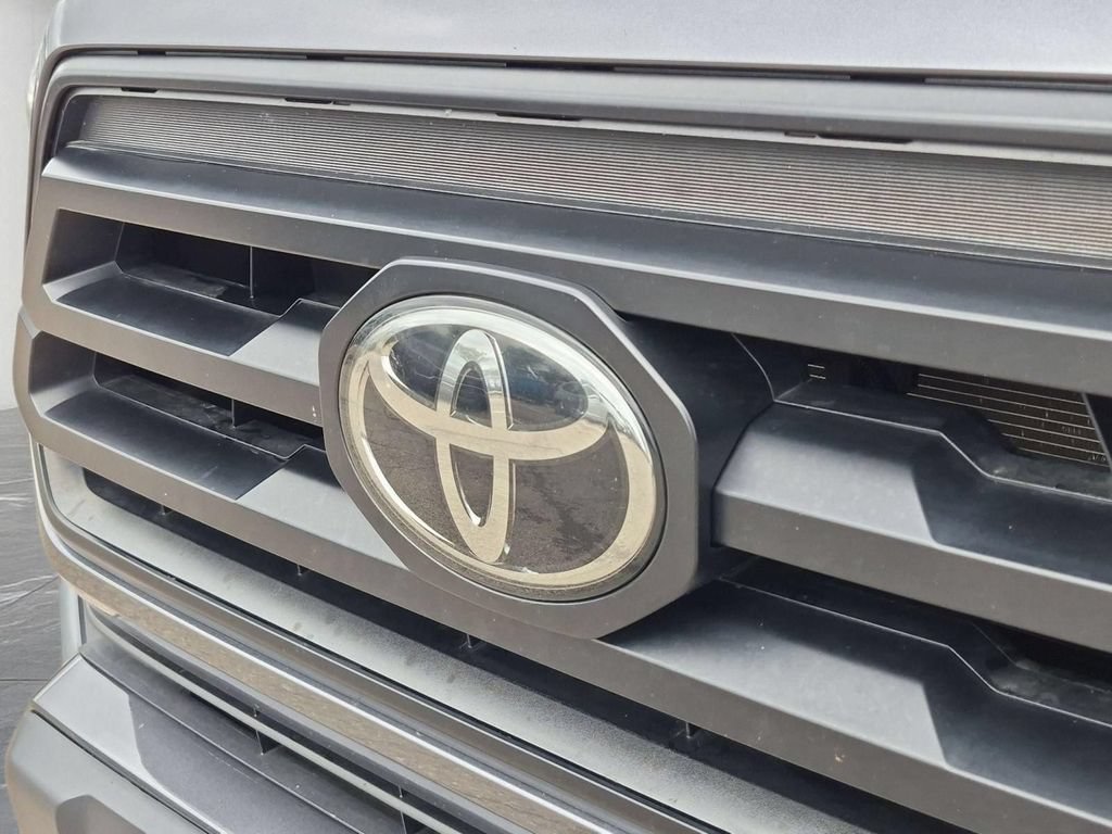 Used 2020 Toyota Tacoma SR AWD/4WD image 9