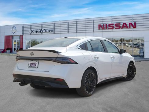 New 2027 Nissan Sentra SR w/ Floor Mat Package FWD image 5