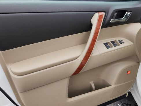Used 2010 Toyota Highlander Limited image 9