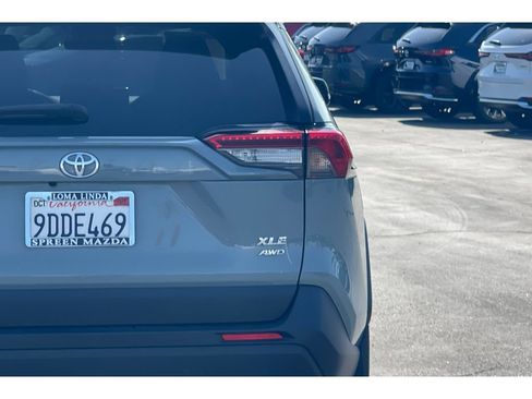 Used 2022 Toyota RAV4 XLE Premium AWD/4WD image 17