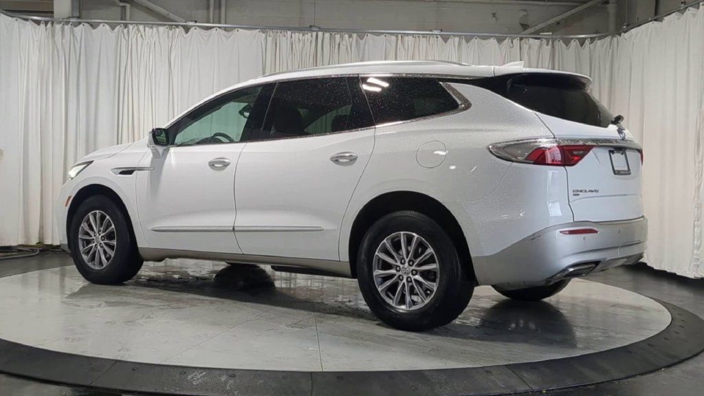Used 2024 Buick Enclave Essence w/ Sound and Sites Package AWD/4WD image 8