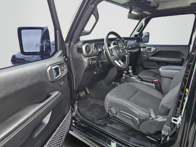 Used 2020 Jeep Wrangler Unlimited Sahara AWD/4WD image 23
