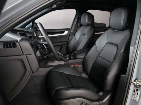 Certified 2026 Porsche Cayenne AWD/4WD image 5