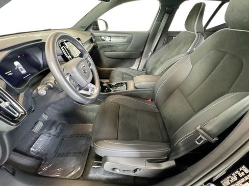Used 2023 Volvo XC40 Recharge Plus image 19