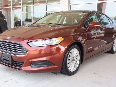 Used 2015 Ford Fusion SE FWD image 3