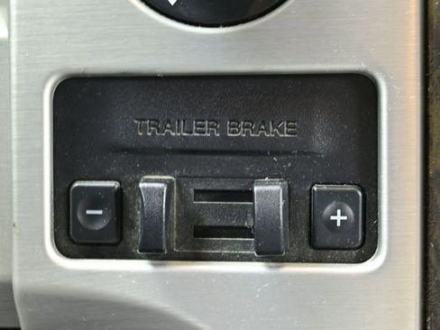 Used 2014 Ford F150 Platinum image 11