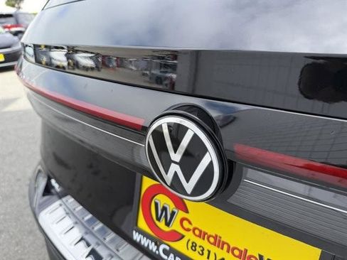 New 2025 Volkswagen Taos SE image 11