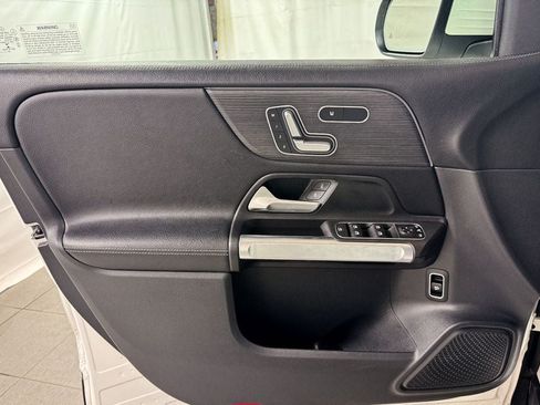 Used 2023 Mercedes-Benz GLB 250 4MATIC w/ Premium Package image 15