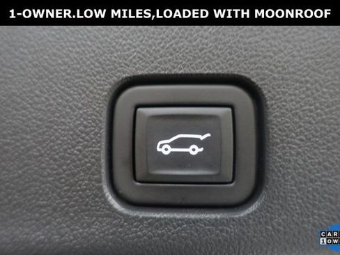 Used 2024 Chevrolet Traverse RS image 23