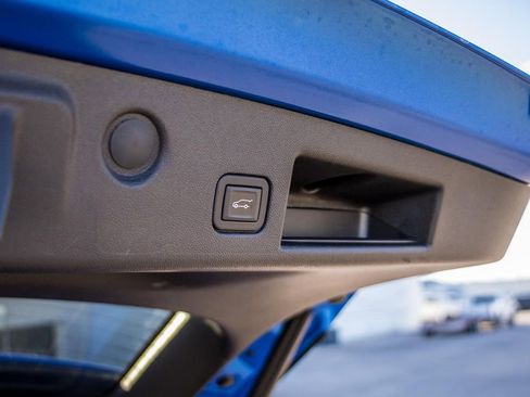 Used 2024 Chevrolet Equinox Premier image 11