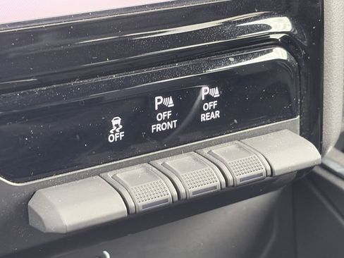 Used 2025 RAM 1500 Laramie AWD/4WD image 20