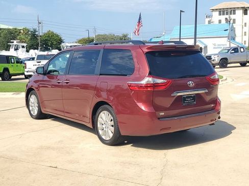 Used 2017 Toyota Sienna Limited Premium w/ Advanced Technology Package FWD image 3