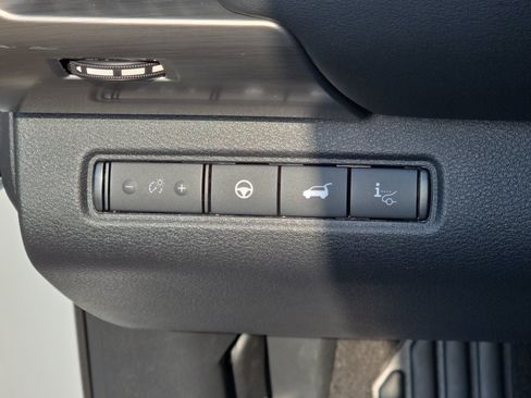Used 2025 Nissan Pathfinder Platinum AWD/4WD image 28