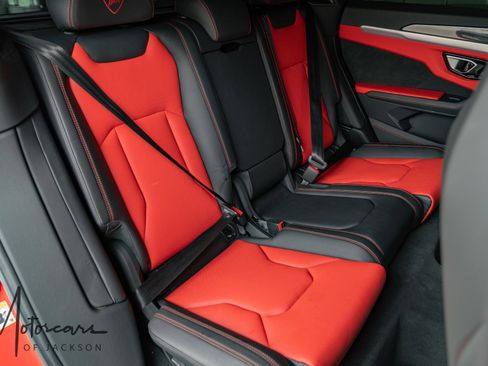 Used 2019 Lamborghini Urus AWD/4WD image 17