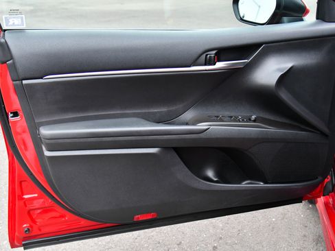 Used 2023 Toyota Camry SE image 14