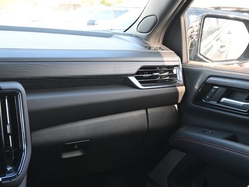 Used 2026 GMC Yukon XL AT4 Ultimate AWD/4WD image 8