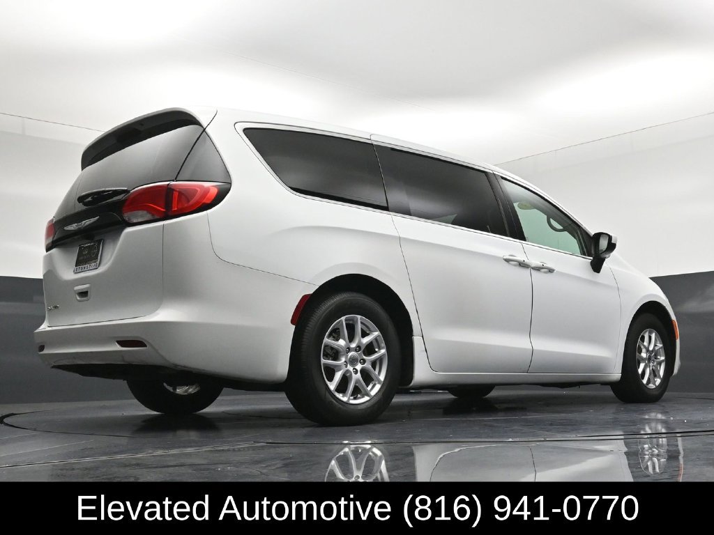 Used 2023 Chrysler Voyager LX FWD image 29