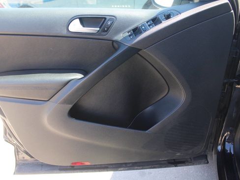 Used 2010 Volkswagen Tiguan SE image 11