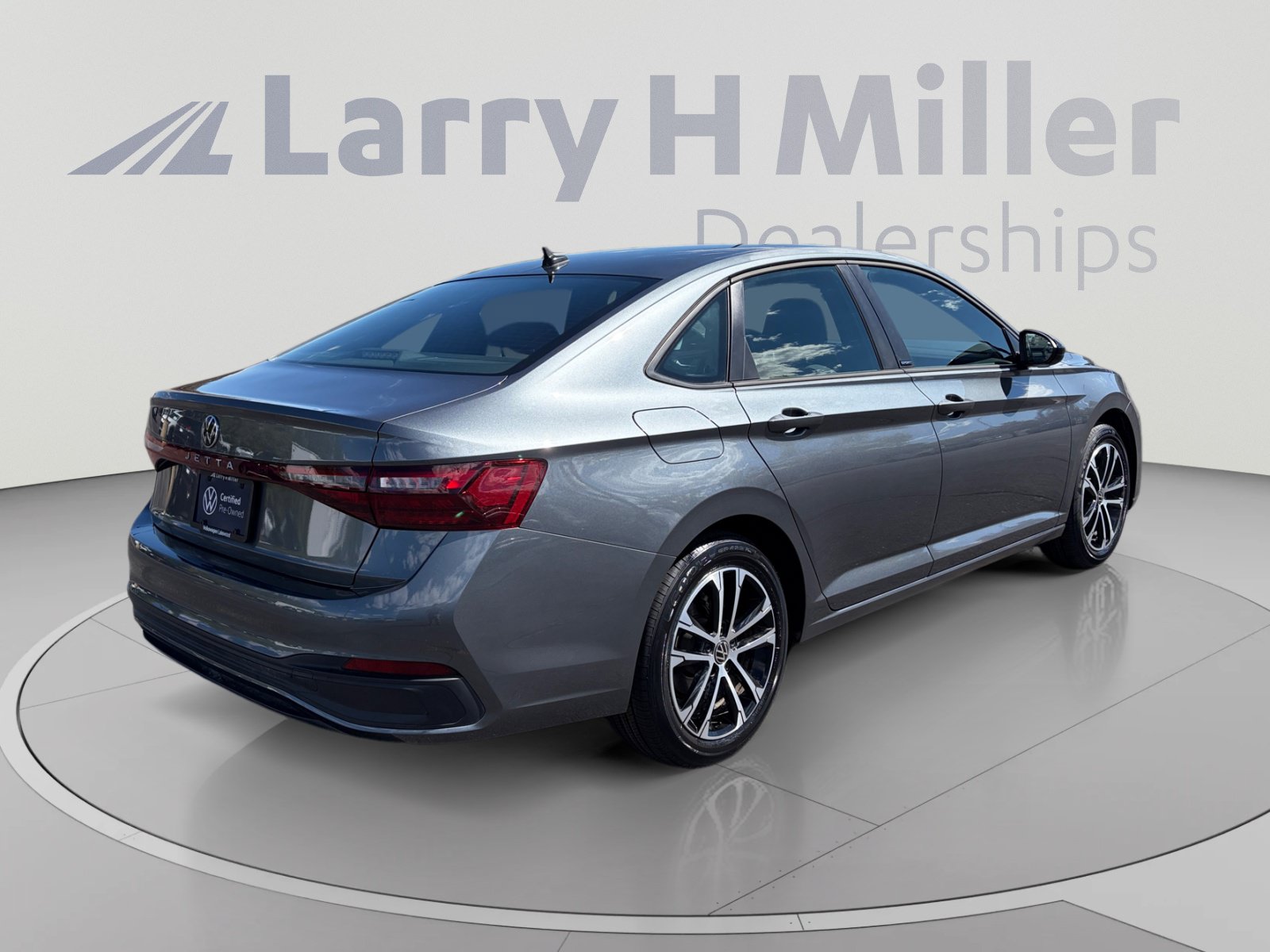 Used 2025 Volkswagen Jetta Sport FWD image 5
