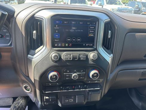 Used 2019 Chevrolet Silverado 1500 LTZ AWD/4WD image 18